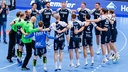 Die Mannschaft vom TBV Lemgo Lippe feiert nach dem 34:31-Sieg gegen die Rhein-Neckar Löwen