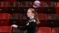 Torhüterin Lieke van der Linden von Handball-Bundesligist Bayer Leverkusen.