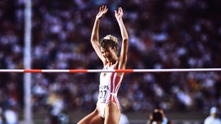Heike Henkel jubelt nach Ihrem Sieg bei den Leichtathletik-Weltmeisterschaften 1991 in Tokyo