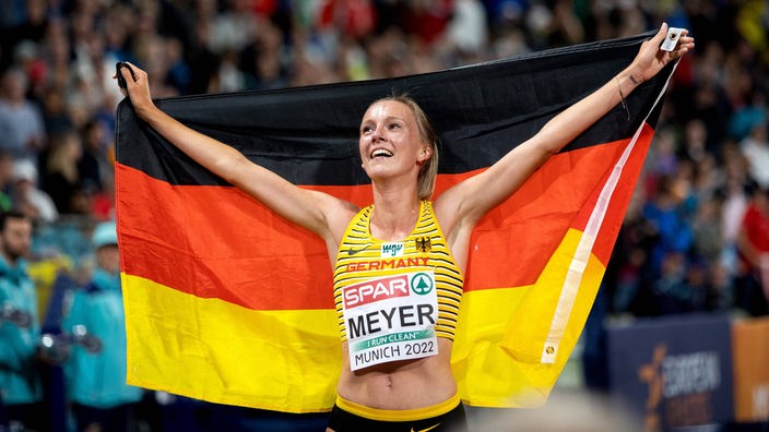 Lea Meyer jubelt bei der WM in München über Silber. 