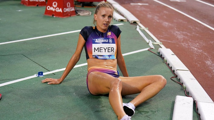 Lea Meyer verletzt beim 3000-Meter-Hindernislauf in Brüssel.