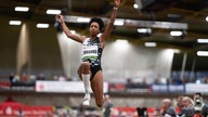 Weitspringerin Malaika Mihambo beim Leichtathletik-Halle-Wettkampf in Dortmund 2024