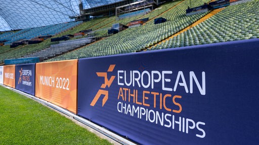 Das Logo der European Athletics Championships und Munich 2022 sind im Münchner Olympiastadion zu sehen.