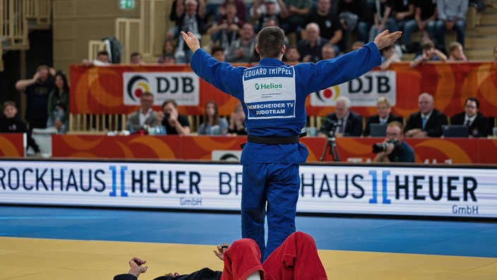 Eduard Trippel holt den entscheidenden Punkt für Remscheid. Backnang geschlagen.