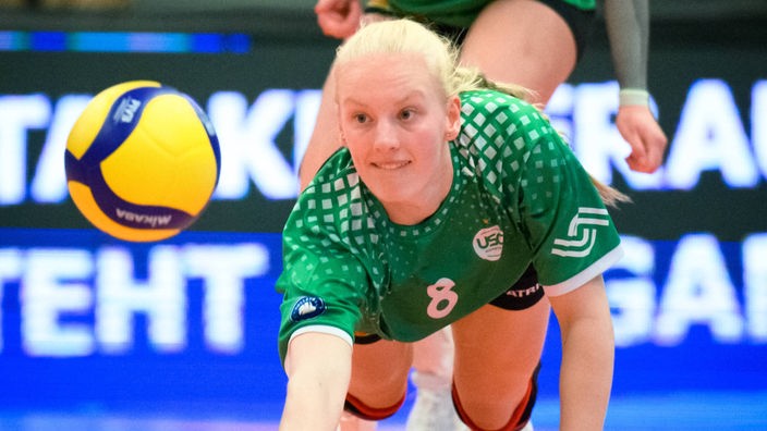 Volleyballerin Luisa van Clewe vom USC Münster