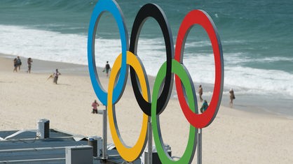Olympische Ringe an der Copacabana