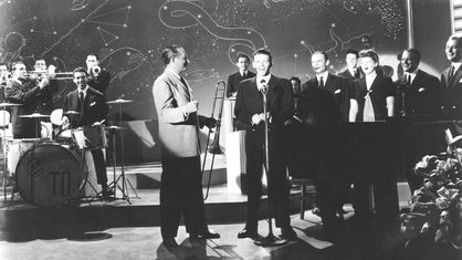 Tommy Dorsey und Band mit Sänger Frank Sinatra 1942.