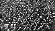 Deutsche Kriegsgefangene nach der Schlacht von Amiens im August 1918 im Ersten Weltkrieg