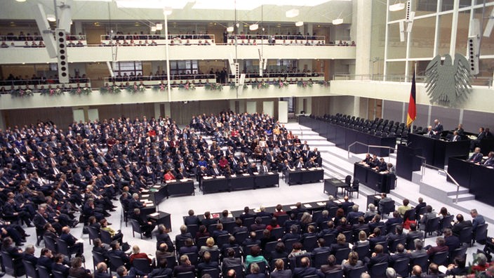Plenum des ersten gesamtdeutschen Bundestages im Reichstag am 20.12.1990