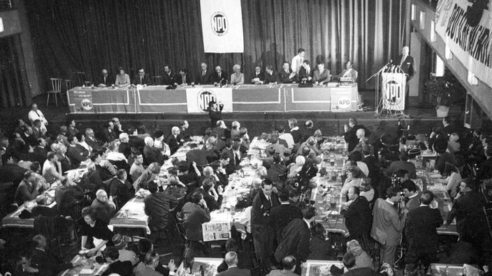 Versammlung der Nationaldemokratischen Partei Deutschlands (NPD) in den 1960er Jahren