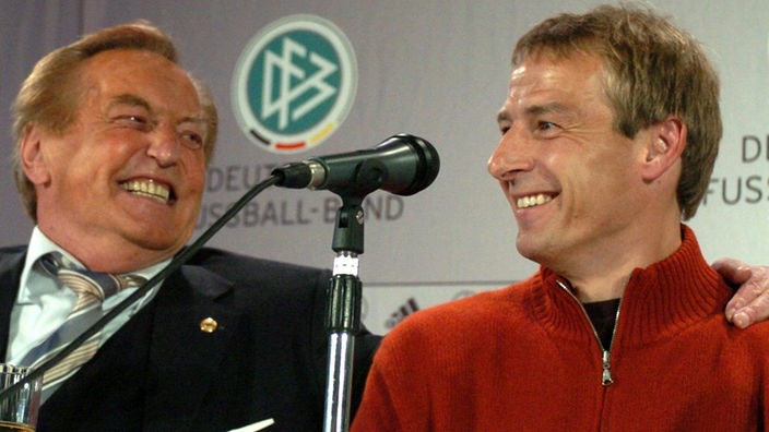 Bundestrainer Jürgen Klinsmann (re.) und DFB-Präsident Gerhard Mayer-Vorfelder, 2004