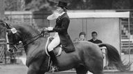 1973 gewinnt Liselott Linsenhoff auf ihrem Pferd Piaff den Grand Prix de Dressage