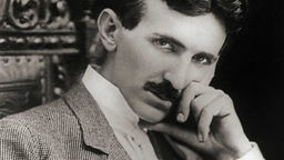Eine undatierte Schwarz-Weiß-Aufnahme von Nicola Tesla