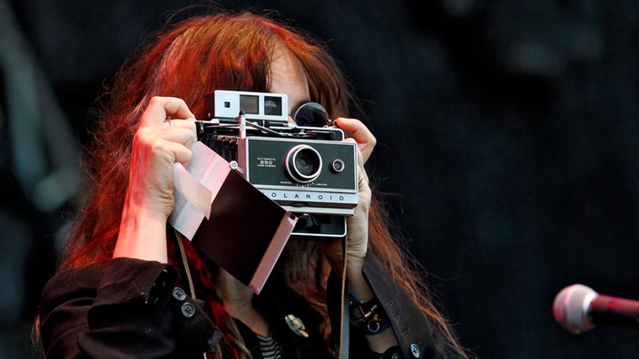 Erste Polaroid Kamera in USA verkauft 