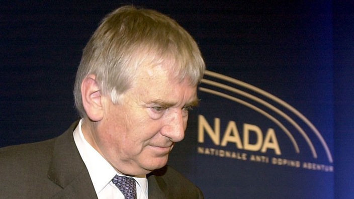Bundesinnenminister Otto Schily 2002 bei Gründung der Nada in Bonn