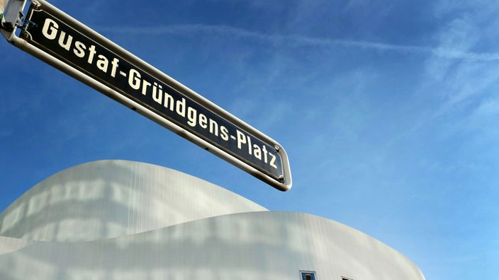 Der Gustaf-Gründgens-Platz vor dem Schauspielhaus in Düsseldorf