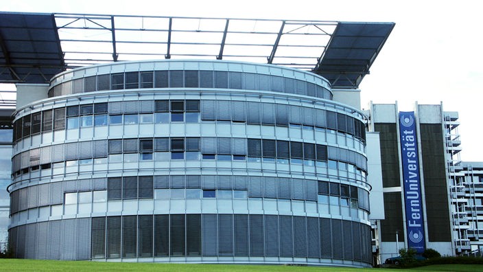 Das ehemalige Technologie- und Gründerzentrum TGZ und das Hauptgebäude der Fernuniversität Hagen (Aufnahme von 2004)