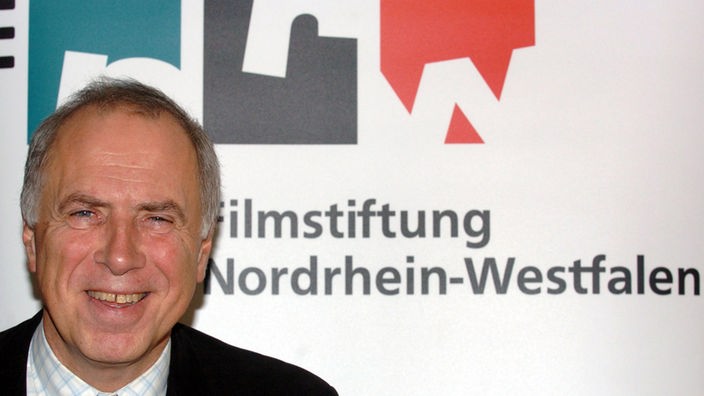 Michael Schmid-Ospach, Geschäftsführer der Filmstiftung NRW am 14.12.2004 in Düsseldorf bei einer Pressekonferenz