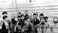 Ein Gruppe von Kindern nach der Befreiung des KZ Auschwitz am 27.01.1945