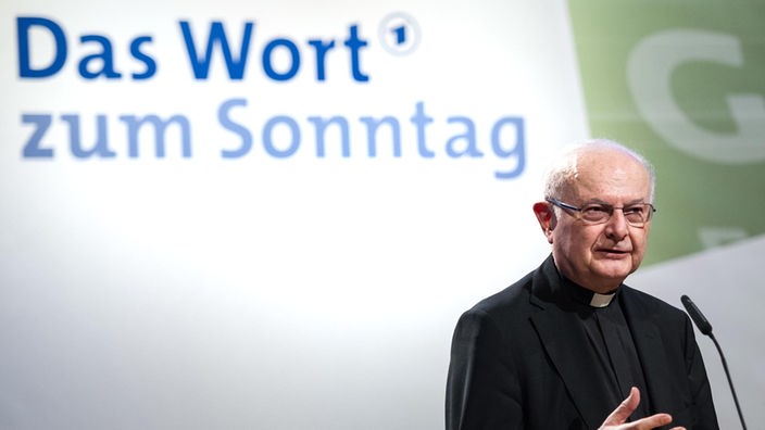 Erzbischof Robert Zollitsch, Vorsitzender der Deutschen Bischofskonferenz, spricht am 20.01.2014 in Hamburg bei der ARD-Jubiläumsfeier zu 60 Jahre "Wort zum Sonntag"