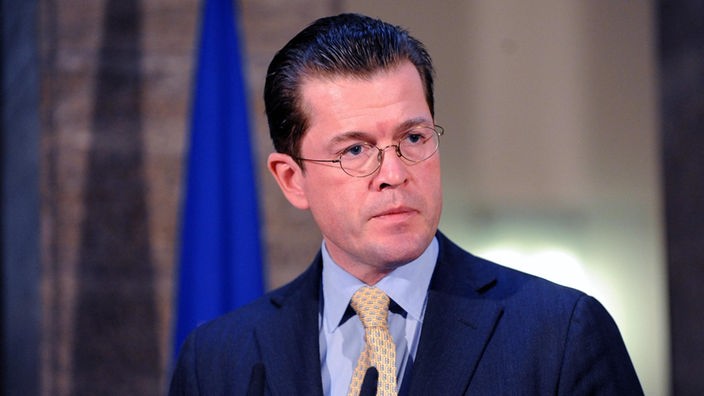 Verteidigungsminister Karl-Theodor zu Guttenberg (CSU) gibt am 01.03.2011 in Berlin seinen Rücktritt bekannt