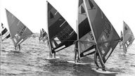 Windsurfer vor der Küste Bahamas bei den Weltmeisterschaften 1976