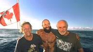 Henk Haazen, Chris Robinson und David McTaggart (v.l.n.r) auf der "Vega" 1995 unterwegs nach Mururoa