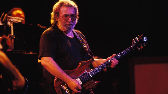 Jerry Garcia Gitarre spielend in Live-Konzert (Oktober 1990)