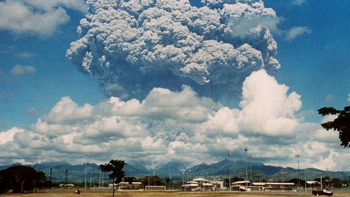 Eruptionswolke nach dem Ausbruch des philippinischen Vulkans Pinatubo