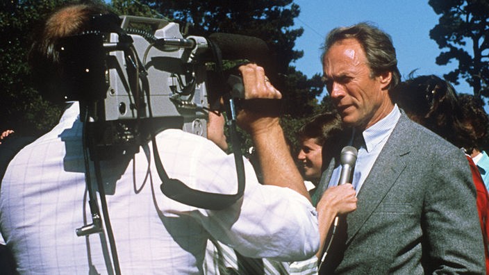Clint Eastwood 1986 bei Straßeninterview in Carmel