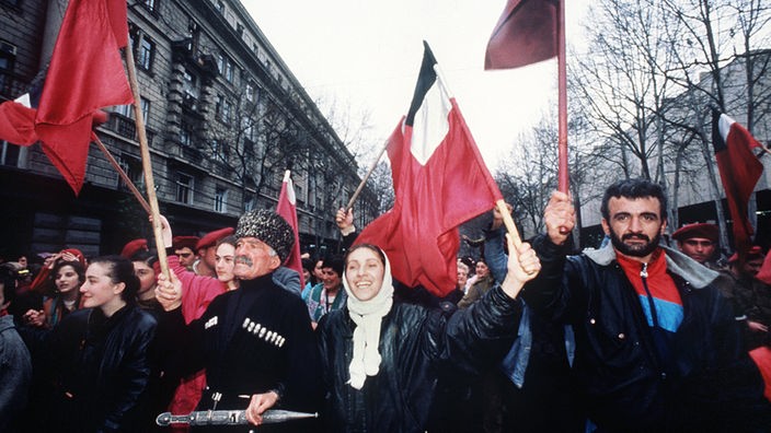 Georgier feiern am 09.04.1991 in der Haupstadt Tiflis die Erklärung der Unabhängigkeit ihrer Republik