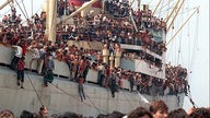 Albanisches Flüchtlingsschiff in Saranda