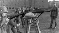 Wehrmacht-Rekruten beim Schießtraining