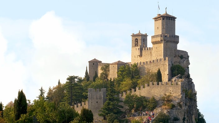 Erster Turm der Burg La Rocca Guaita auf dem Monte Titano der Republik San Marino