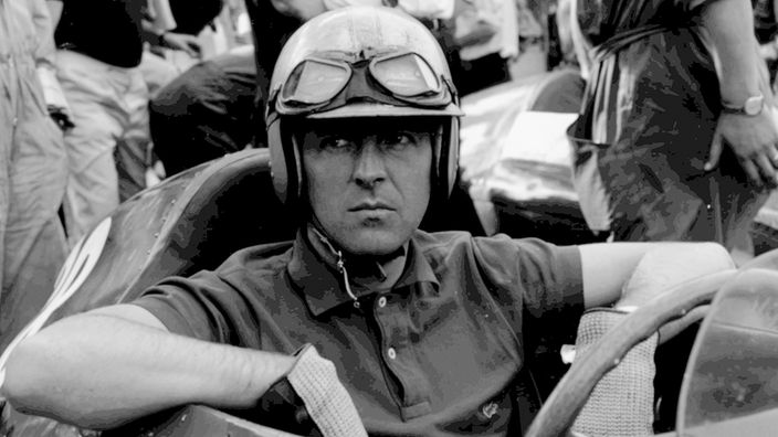  Wolfgang Graf Berghe von Trips mit Helm im Ferrari sitzend