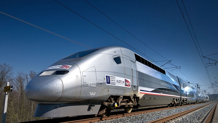 TGV auf der Strecke zwischen Preny und Reims-Bezannes, Frankreich