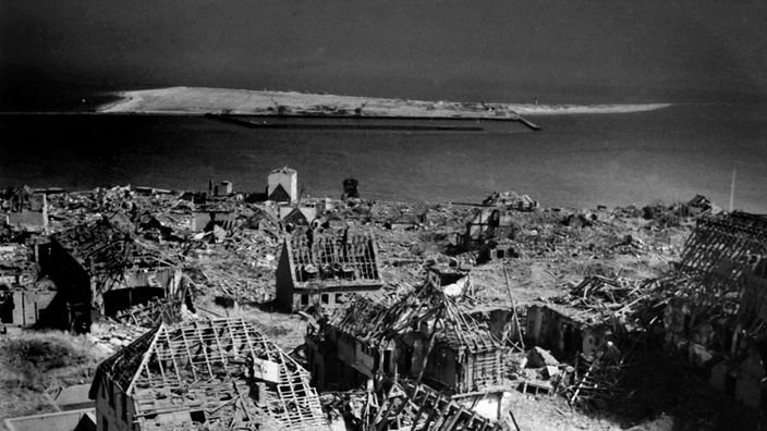 Helgoland nach der Sprengung der Militäranlagen am 18. April 1947