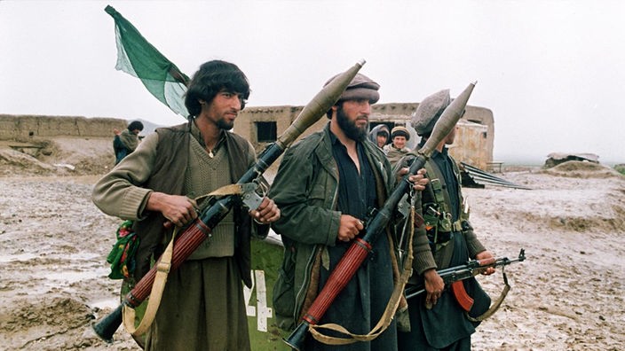 Mit Panzerfäusten bewaffnete Mudschaheddin 1992