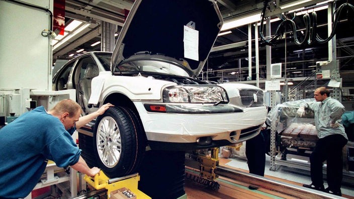 Pkw-Montage in der Volvo-Fabrik in Torslanda bei Göteborg (Aufnahme von 1998)