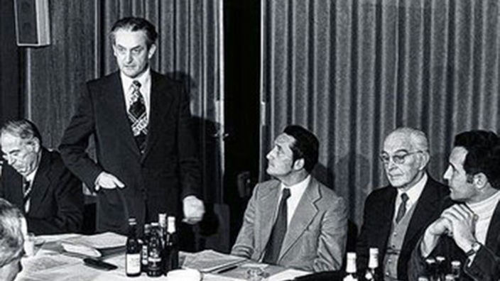 Eine der ersten Vorstandssitzungen des Bund für Umwelt und Naturschutz (BUND) 1975, mit (v.l.) Bodo Manstein, Herbert Gruhl, Hubert Weinzierl, Bernhard Grzimek, Helmut Steiniger