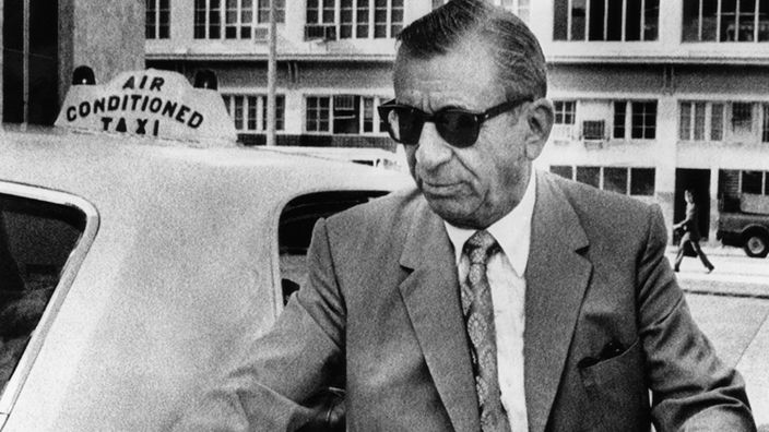 Gagnster Meyer Lansky 1973 in Miami aus Taxi steigend