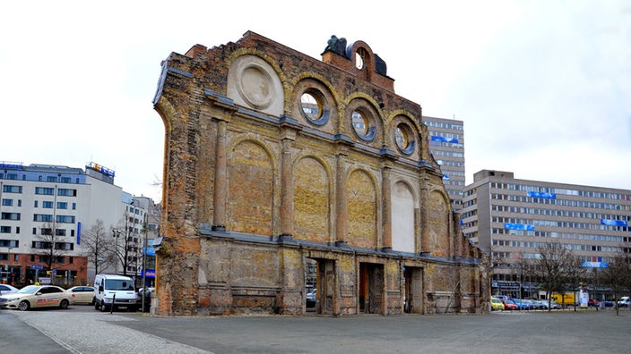 Die Ruine des Anhalter Bahnhofs an der Stresemannstraße in Berlin (Aufnahme vom  02.02.2015)