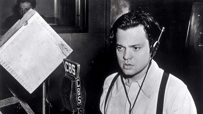 Orson Welles im Hörfunkstudio