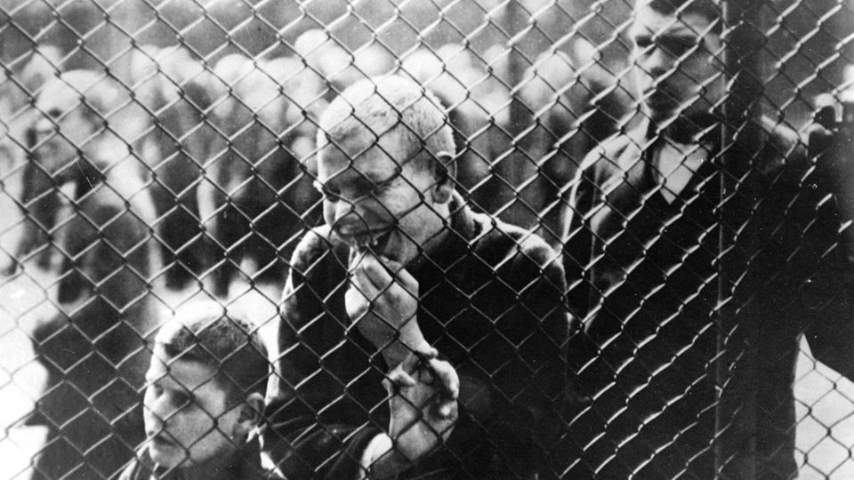 "Ein erschreckendes Bild von Erbkranken in einer Idioten-Anstalt": Standoto aus dem Propaganda-Film "Erbrank" von 1935