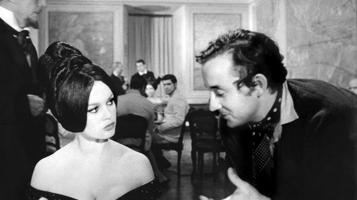 Regisseur Louis Malle und Brigitte Bardot bei Dreharbeiten