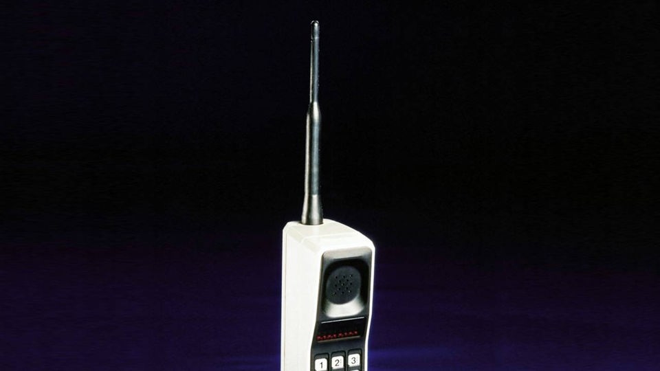 1. Mobiltelefon von Motorola