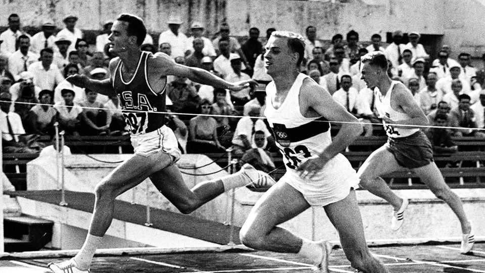Armin Harys Zieleinlauf bei 100-m-Olympiasieg 1960 in Rom