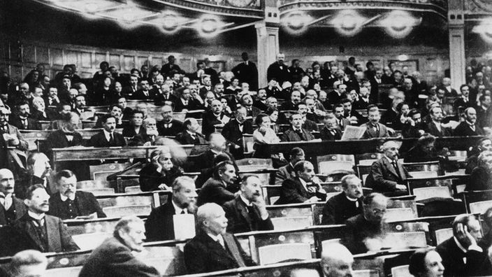 Weimarer Nationalversammlung im Nationatheater in Weimar (Aufnahme von 1919)