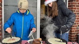 Lebendiger Adventskalender mit Crêpes und Glühwein