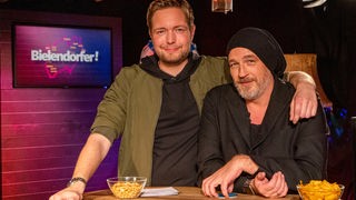 v.l.: Bastian Bielendorfer und Torsten Sträter